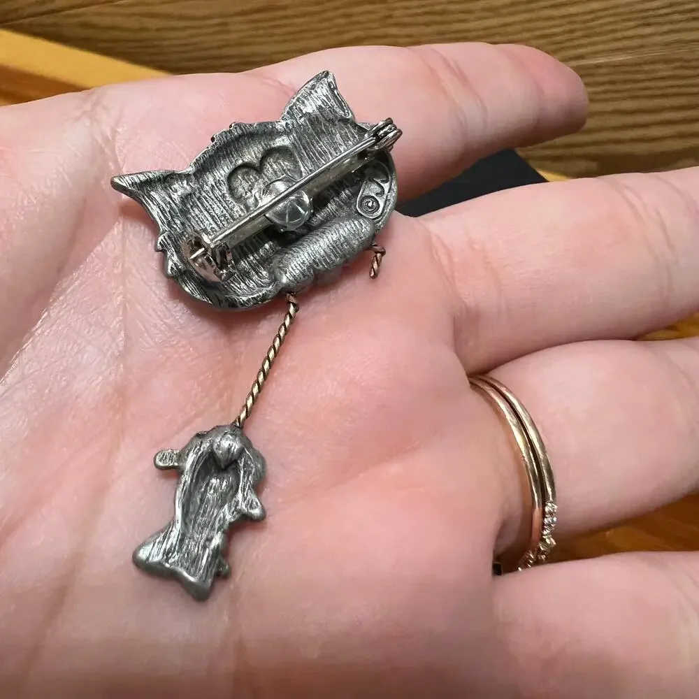 JJ Jonette Jewelry Cat Head Dangling Mouse Pin Brooch Pewter Silver Tone‎ VTG 2”